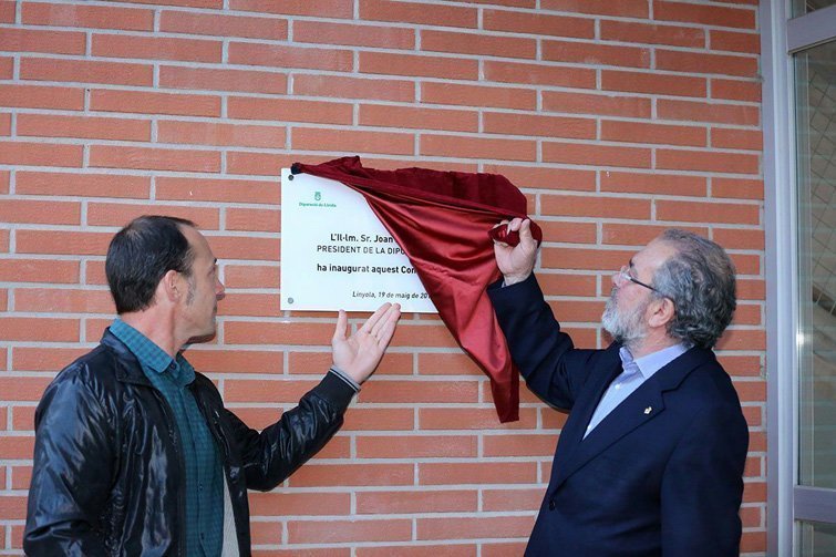 Reñé i Masses descobrixen la placa commemorativa