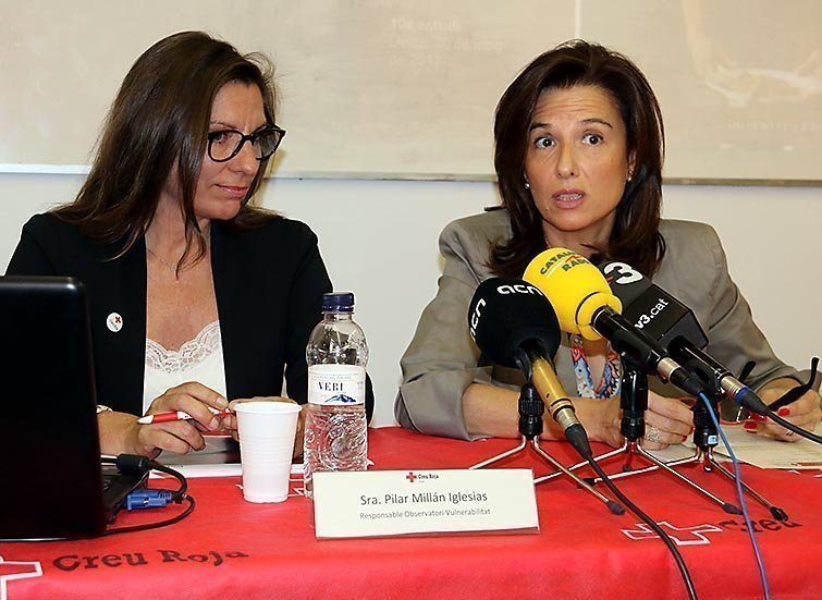 La presidenta de Creu Roja Dolors Curià i Pilar Millán