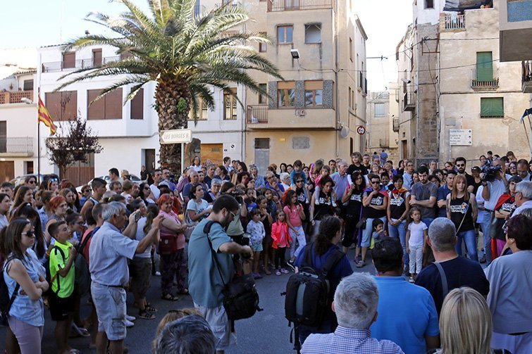 Concentració a la plaça de l'Ajuntament d'Arbeca