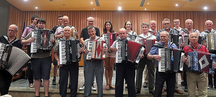 Amb l'activitat es vol reivindicar i difondre l'ús d'aquest instrument musical entre els més joves Amb l'activitat es vol reivindicar i difondre l'ús d'aquest instrument musical entre els més joves