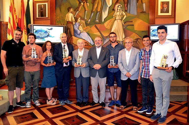 El president reñé amb els guardonats 1