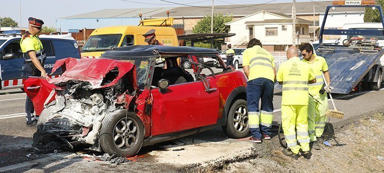 El cotxe que ha xocat frontalment contra un camió a la N-240 a Juneda