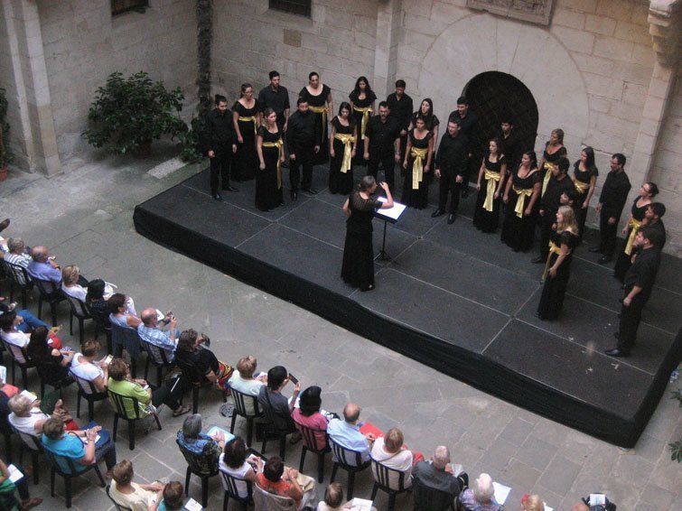 La Coral Meridies en el concert al Pati de l'IEI 2