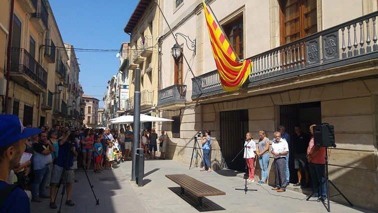 Nombroses autoritats han participat a la concentració.