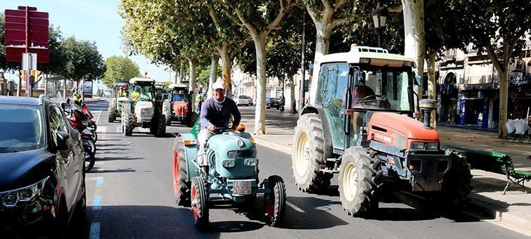 Tractors arribant a la subdelegació del govern de l'Estat a Lleida.