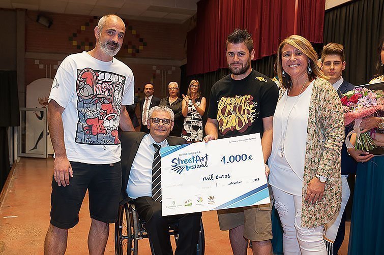 El duo de grafiters GFX Folk & Miedo, d'Alacant i Madrid, guanyadors del 1r Street Art Festival 1r premi texte 1
