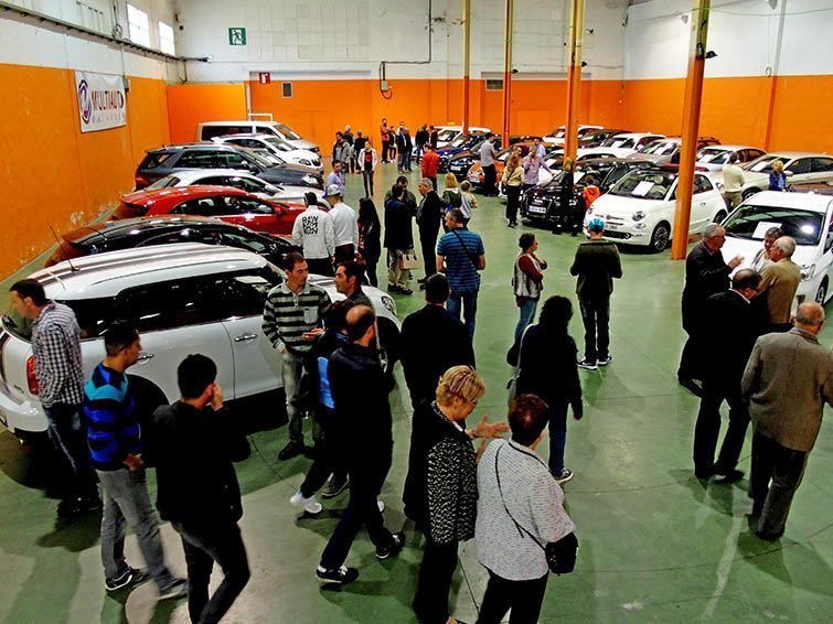 El públic visita la Fira Autotardor de Mollerussa