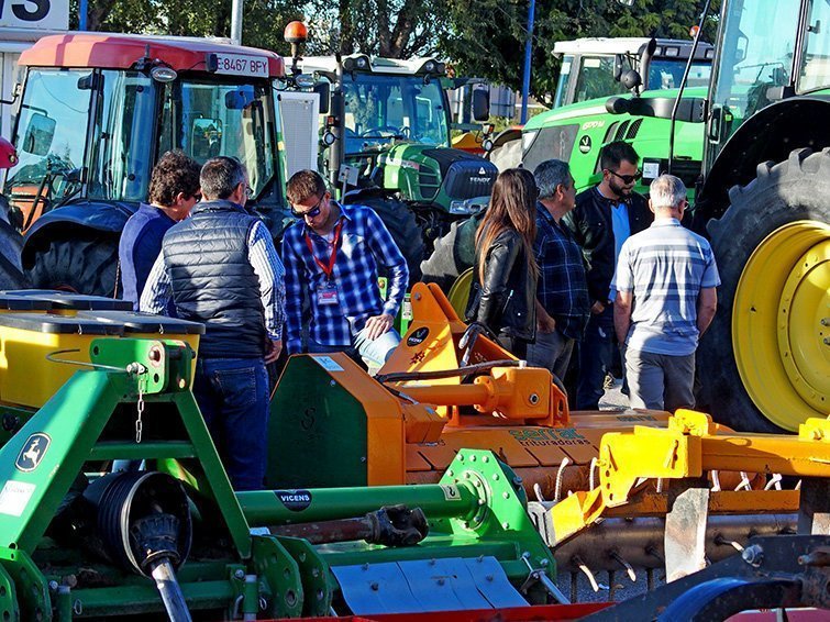 El públic visita la Fira Autotardor de Mollerussa