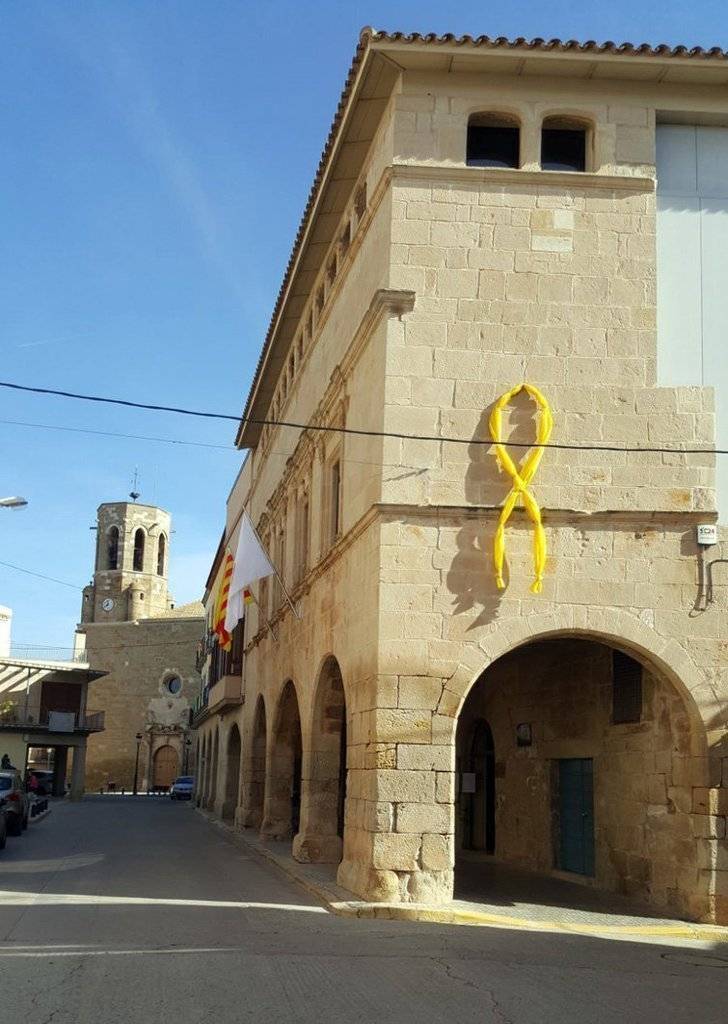 L'Ajuntament de Linyola en protes de l'empresonament Govern