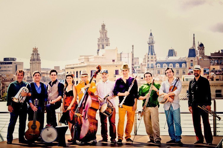 La Cobla dels Sons Essencials és una formació musical encapçalada per Marcel Caselles.