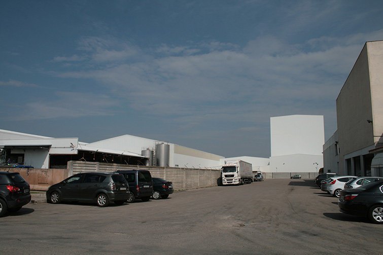 Imatge del magatzem de logística que va construir Puleva a Golmés