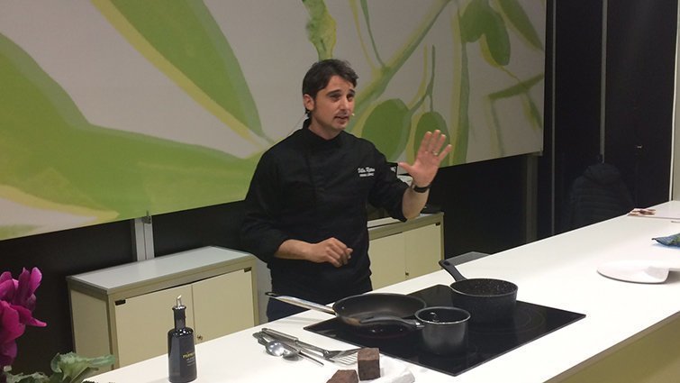 El xef Fran López, amb dues estrelles Michelin, cuinant a la Fira de l'Oli i les Garrigues 2018