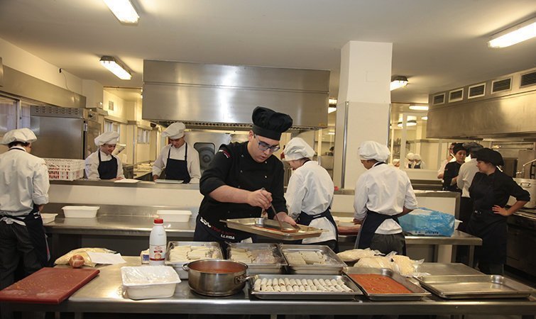 Alumnes de l'Escola d'Hoteleria i Turisme de Lleida Interior