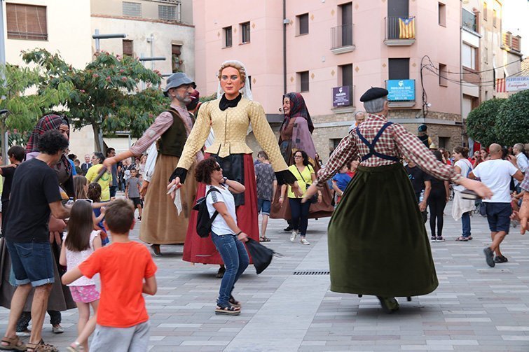 El Brut i la Bruta donen el tret de sortida als carnavals de Torà Texte