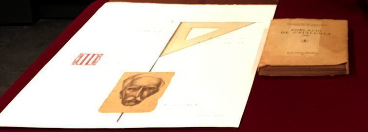 La litografia de Subirachs i el llibre sobre la població catalana del 1936, donats per Joan Bellmunt a l'Espai Macià