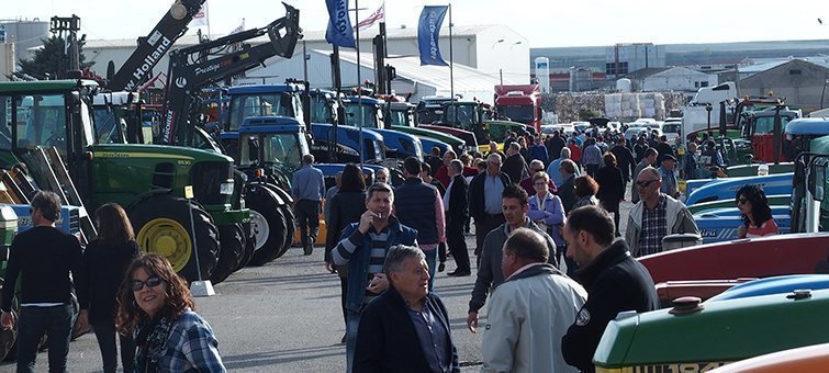 Visitants del sector de la maquinària agrícola de la Fira Autotrac de Mollerussa