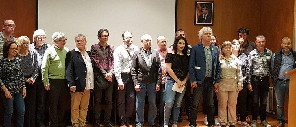 Bernat Huguet, acompanyat de finalistes i responsables polítcs. Centre Interpretació de la Guerra Civil.