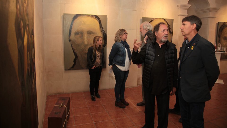 L'alcalde Josep M. Puig i l'artista Guerrero Medina Interior