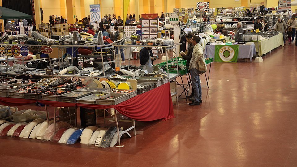 Expai de venda de recanvis en el marc de la Fira Expoclàssic de Mollerussa