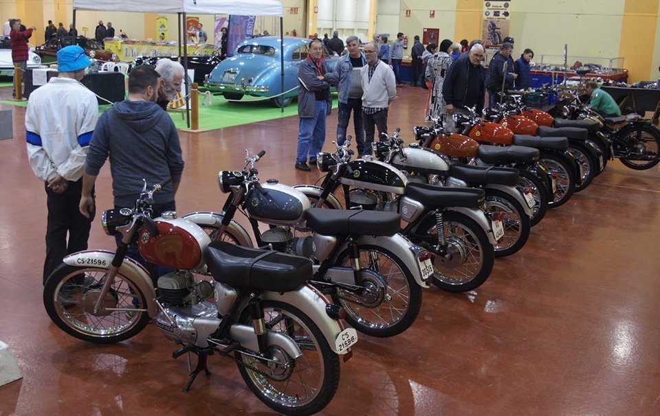 Espai dels vehicles restaurats en la Fira Expoclàssic de Mollerussa