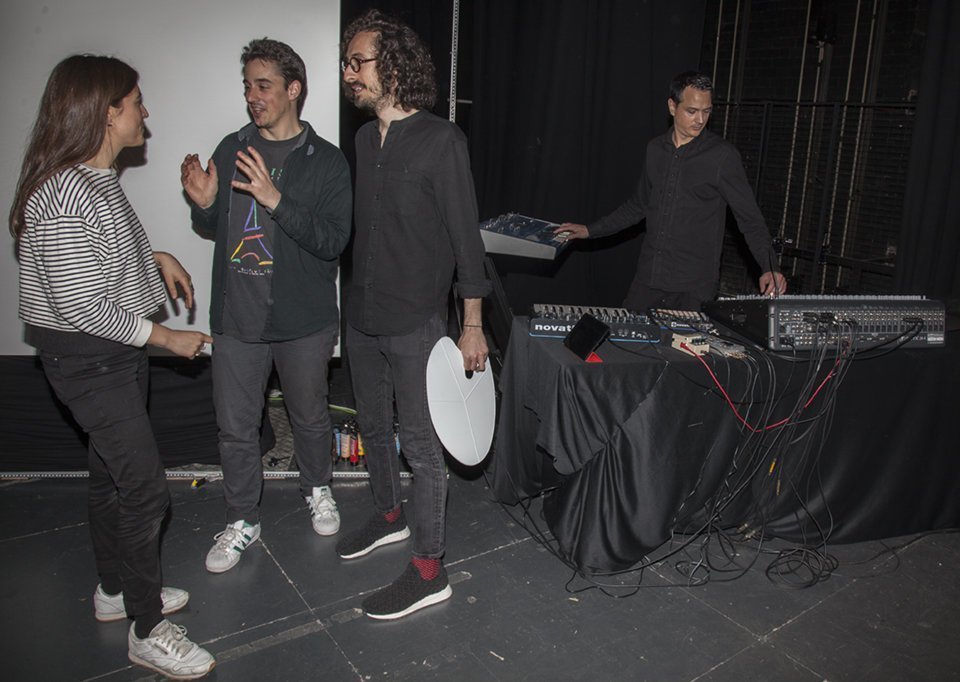 Marc Marzenit i Albert Barqué preparen la presentació Mu Artificial Muse Texte