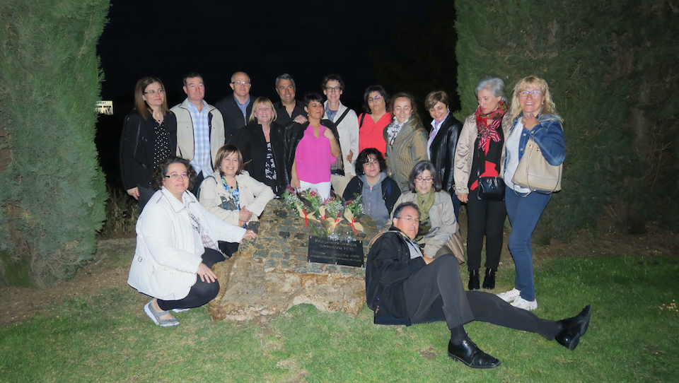 La colla dels 50 del Bell-lloc amb el tros de l'antiga carretera N-II de Bell-lloc