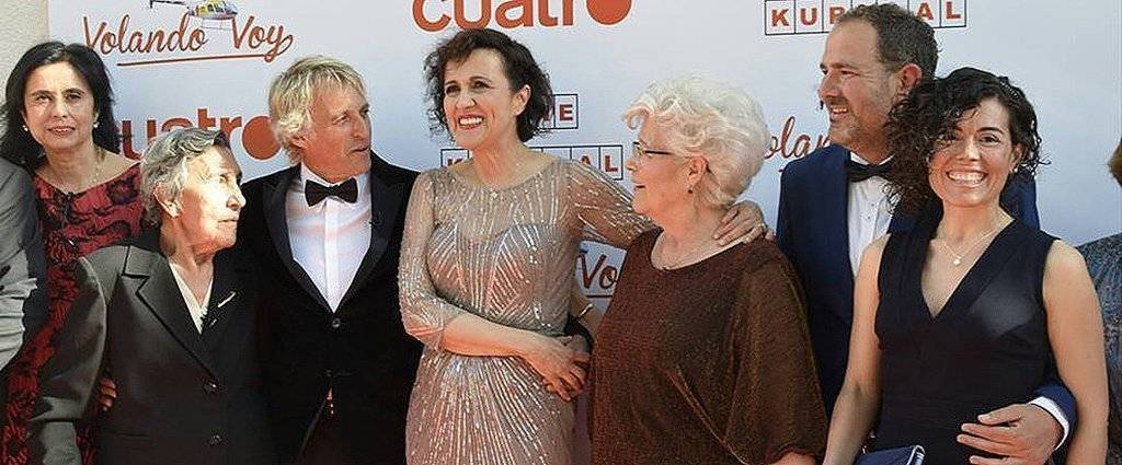 Jesús Calleja amb l'alcalde Eloi Bergós i altres convidats a la inauguració del cinema Kurssal de Penelles