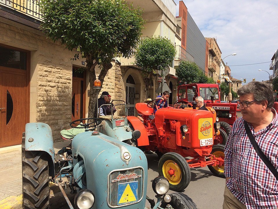 Mostra de tractors clàssics i històrics en la Fira de la Camamilla de Linyola (2)