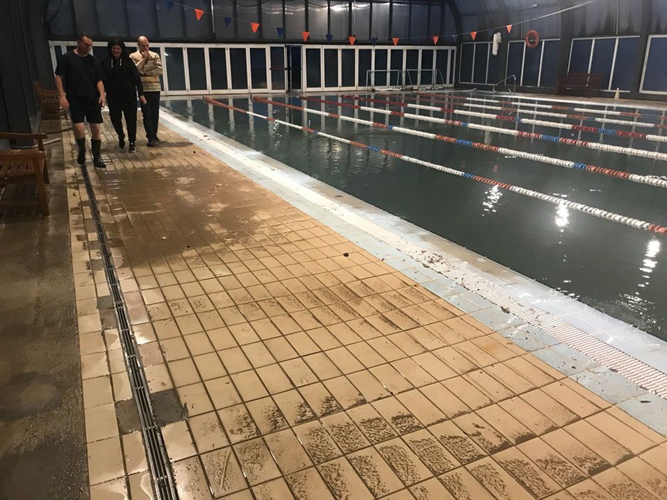 Estat de les piscines municipals de Balaguer afectades per l'aiguat