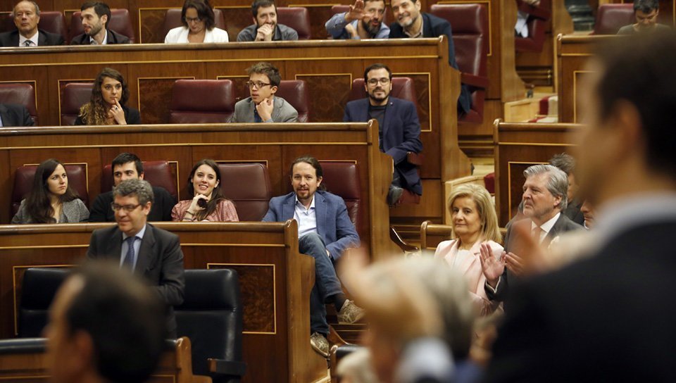 Una part de l'hemicicle amb la portaveu de Podem, Irene Montero, i el secretari general, Pablo Iglesias, durant el debat de la moció de censura. Pla obert de l'1 de juny del 2018. (Horitzontal)