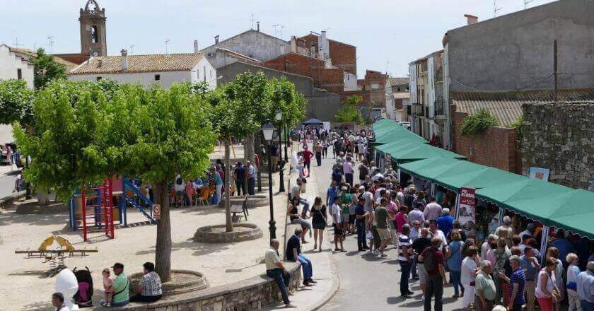 FiraBell ocupa els carres de Bellcaire en la primera edició