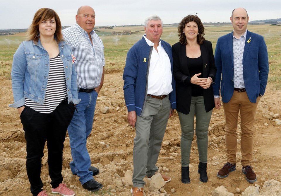 Teresa Jordà, amb l'alcalde de Balaguer, Jordi Ignasi Vidal ,i del president dels regants de l'Algerri-Balaguer, Carlos Gra