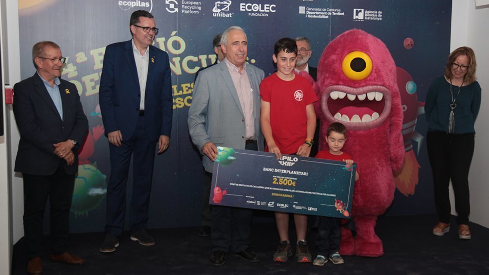 Guanyadors del Concurs Apilo XII en l'acte de lliurament a Cal Sinén 1