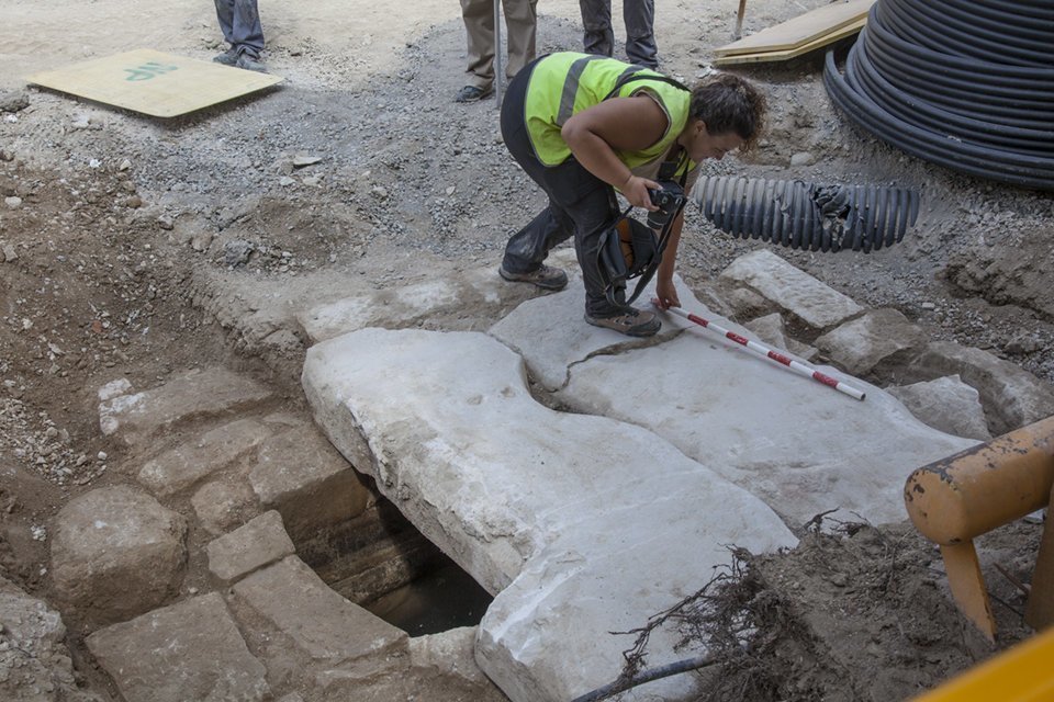 Arqueòlegs al pou de Mollerussa PText