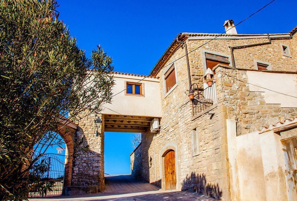 Ca l’Albareda compta amb tot tipus de comoditats i accessoris que faciliten el gaudi i la diversió dels seus hostes. Ca l’Albareda compta amb tot tipus de comoditats i accessoris que faciliten el gaudi i la diversió dels seus hostes.
