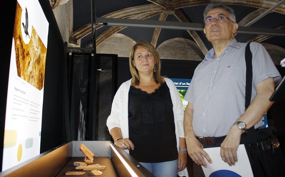 La vicepresidenta de l’IEI, Rosa Pujol, i del coordinador de Geopaleontologia Antoni Lacasa