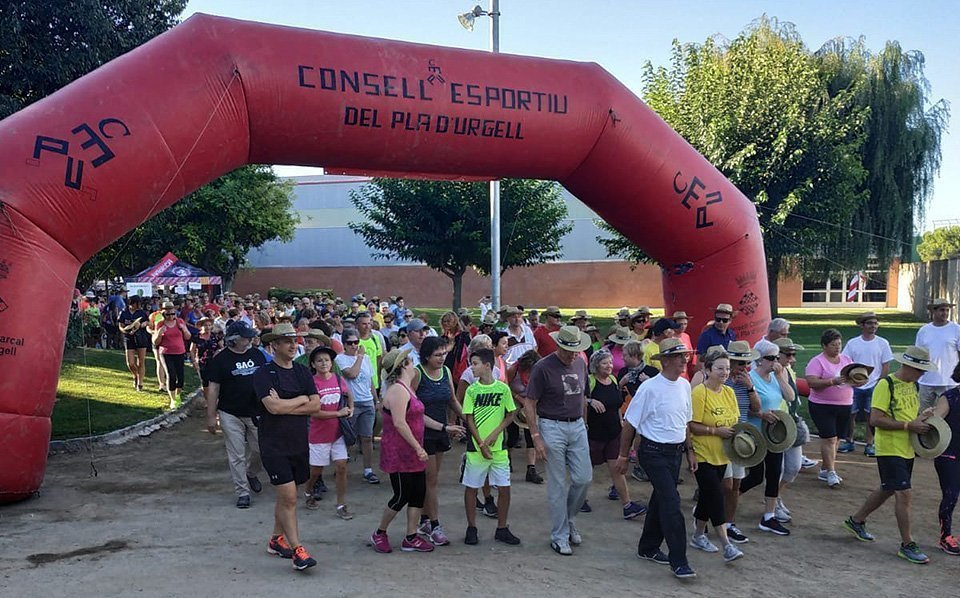 La sortida de la Caminada per l’Alzheimer al Parc Municipal de Mollerussa