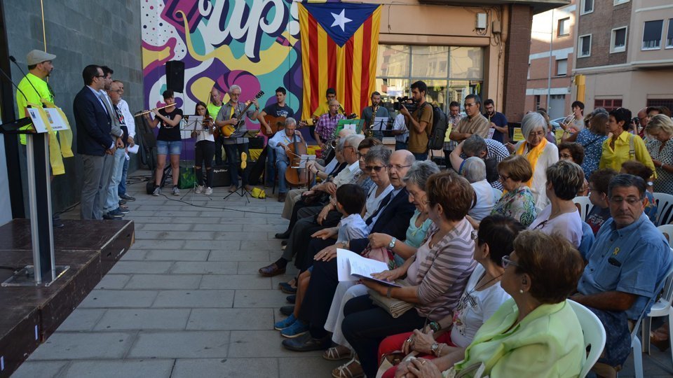 Músics per la llibertat participen en la inauguració de la plaça 1 d'Octubre