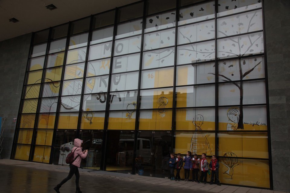 Mural que va presidit el saló del Llibre l'any 2018