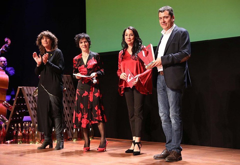 La consellera Teresa Jordà amb el director dels Cellers Tomàs Cusiné