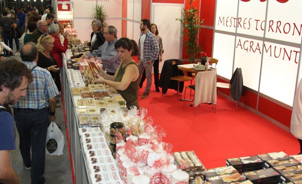 Expositors en la Fira del Torró d'Agramunt