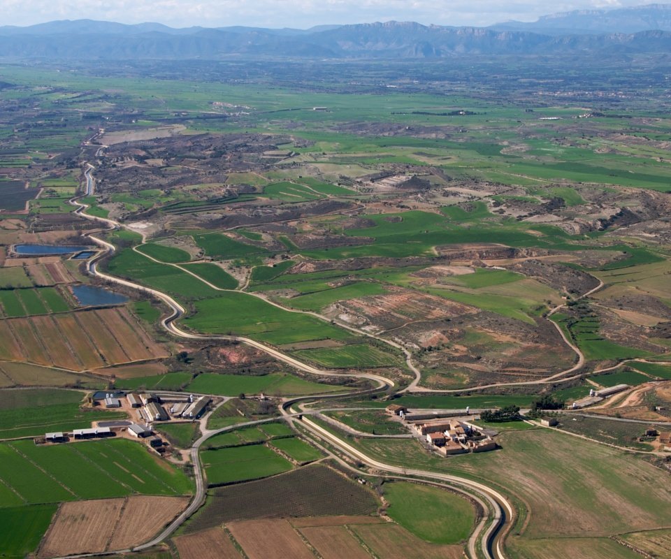 © Arxiu fotogràfic Territoris.cat. Vista aèria dels regadius i del Canal d'Urgell.
