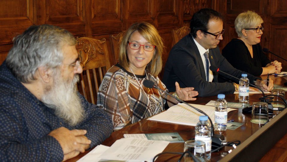 Imatge de l'acte de presentació de la tercera edició del Concurs de Textos Teatrals per a Espectacles de Petit Format portada