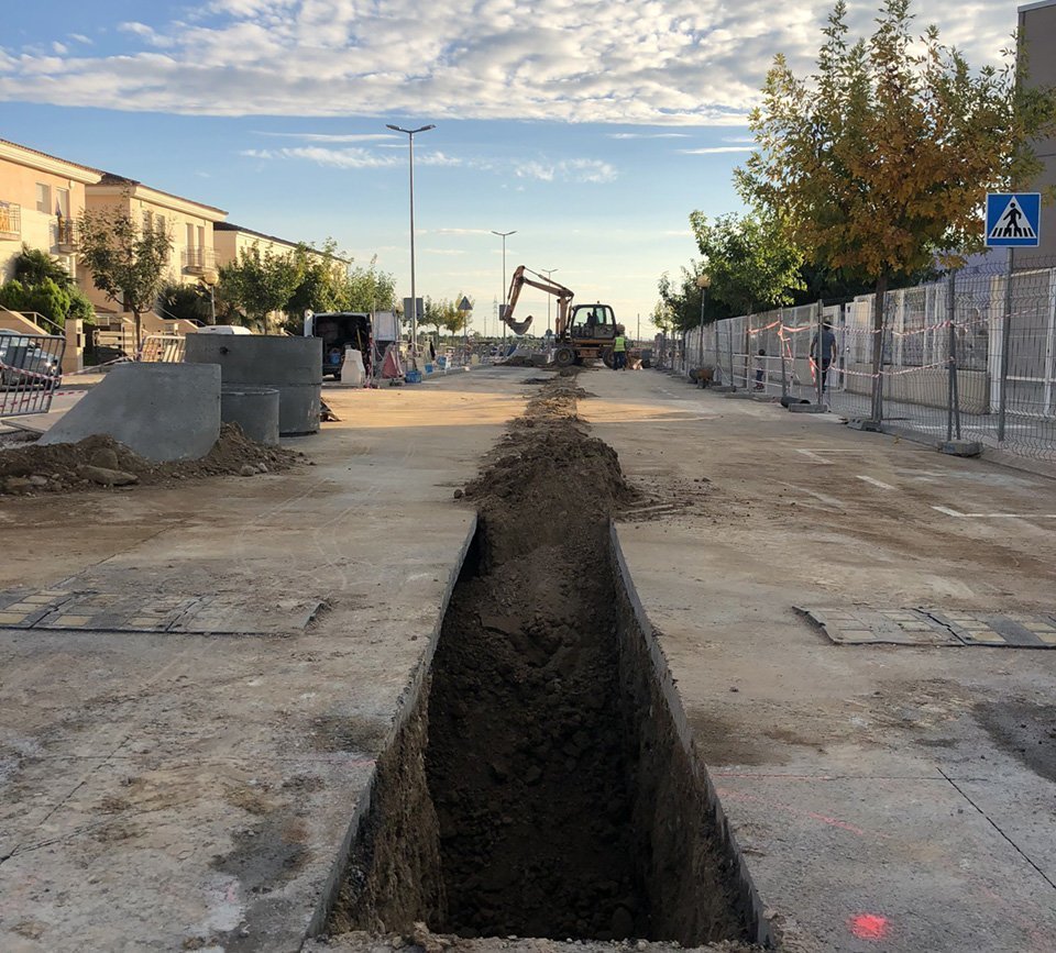 Obres del col·lector de Torrefarrera, davant de l’escola La Creu