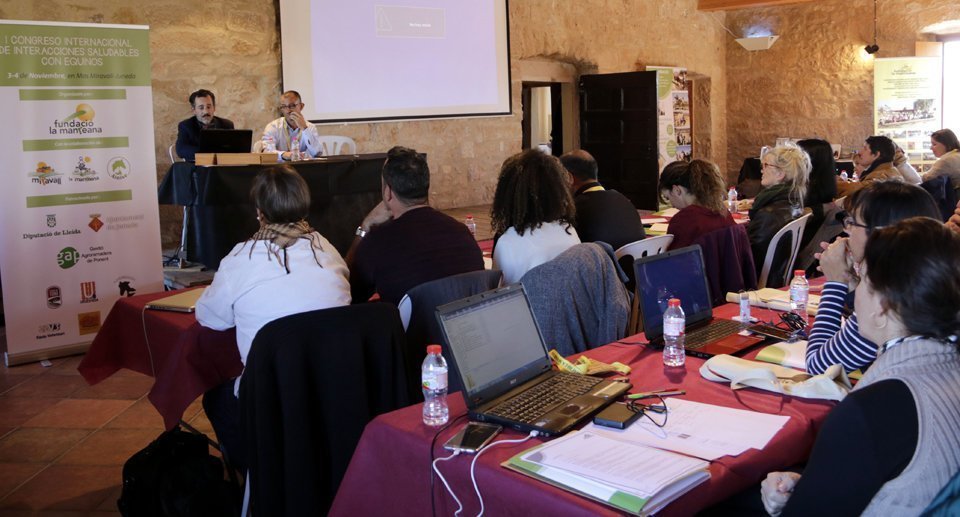 Imatge d'una de les ponències del 1r Congrés Internacional de teràpies amb cavalls que ha organitzat la Fundació La Manreana, a Miravall, Juneda. El 3 de novembre de 2018. (Horitzontal)