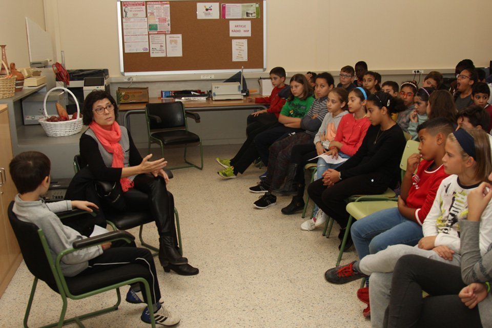 Olga Martín entrevistada pels alumnes de l'escola Mestre Ignasi Peraire