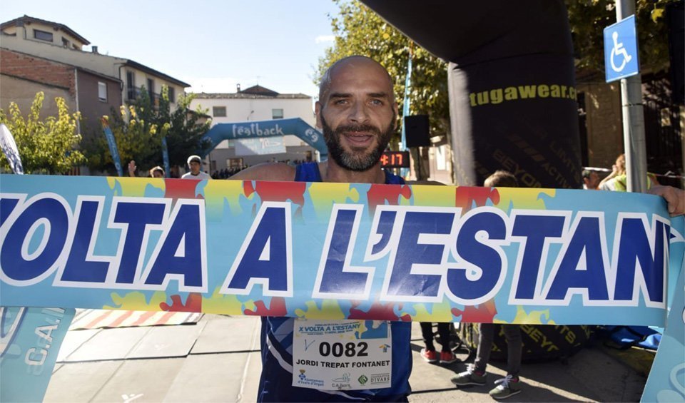 Jordi Trepat en l'arrivada de la Volta a l'Estany