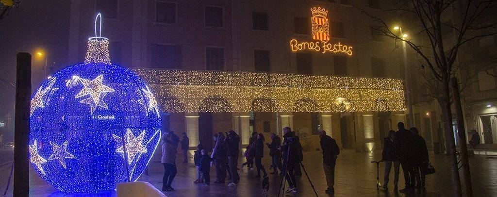 Mollerussa estrena il·luminació de Nadal en les places remodelades