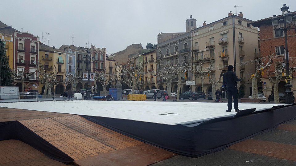 Pista de gel a la plaça del Mercadal de Balaguer