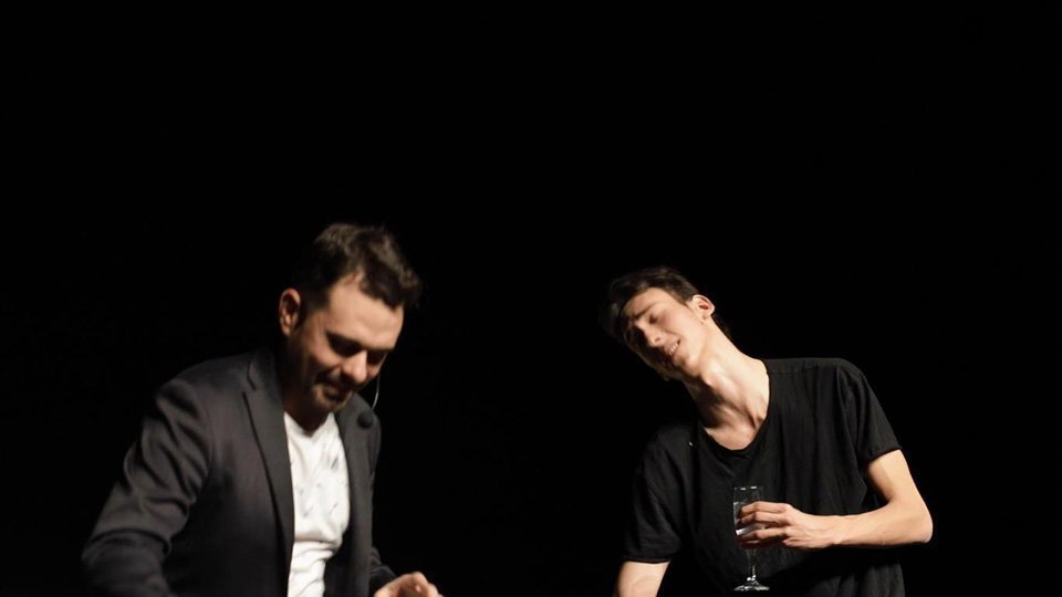 Àlex Cabré i Arnau Gatz presenten l'espectacle L'Efecte Papallona 1